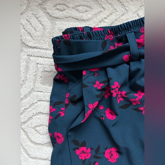 Torrid Size 2 Wide Leg Blue & Pink Floral Pants 🩷 - Picture 3 of 11
